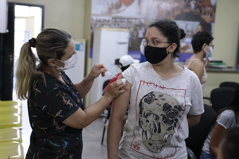 Confira os postos de vacinação contra a Covid-19 disponíveis nesta segunda-feira, em Manaus