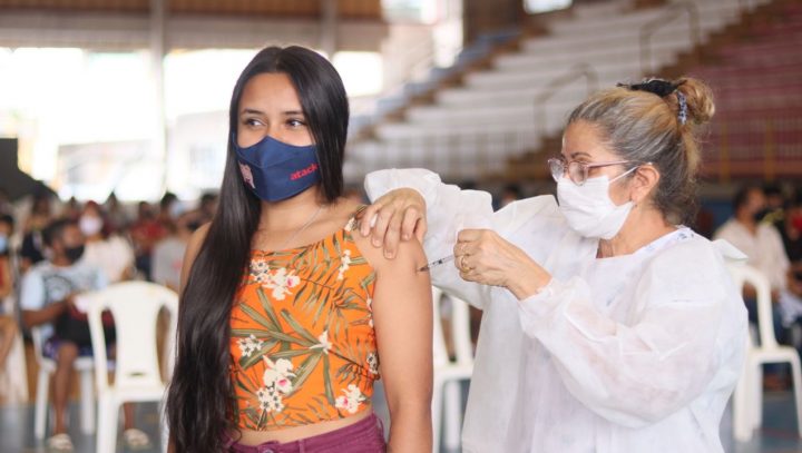 Manaus começa a vacinar contra a Covid-19 adolescentes de 12 a 17 anos com comorbidades na sexta-feira (13)