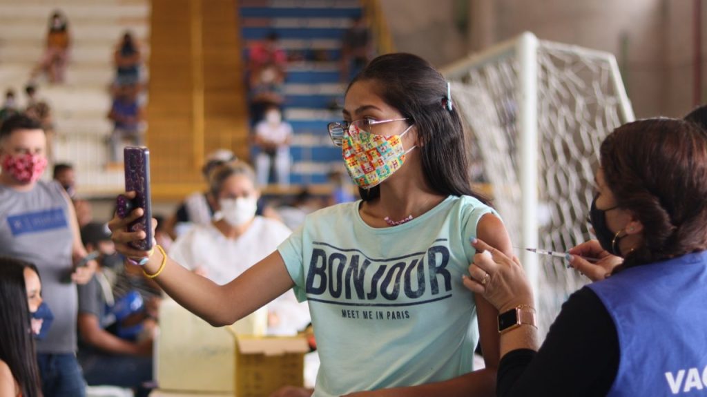 Vacinação contra covid-19 segue em Manaus neste sábado