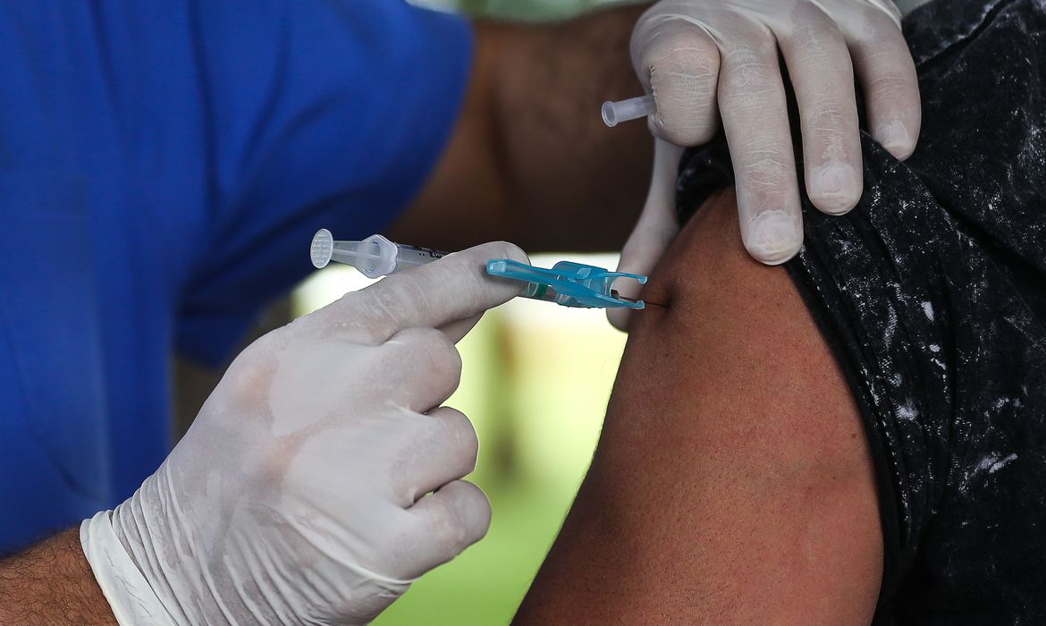 Governo anuncia mutirão de vacinação contra Covid-19 em Manaus no sábado (28)