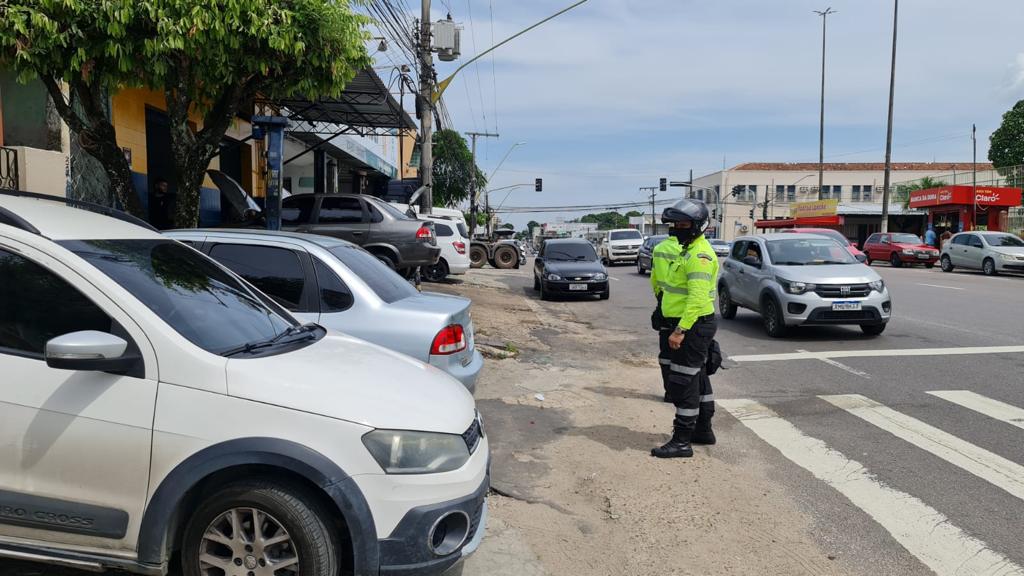 Ocupação de calçadas é infração mais cometida em Manaus, segundo o Implurb.