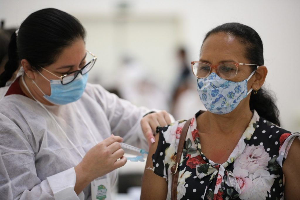 Sem vacinação contra covid no feriado, Manaus abre nesta segunda 33 pontos de imunização