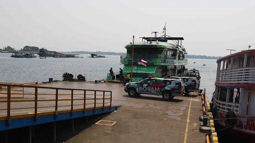 Pacotes de drogas são apreendidos em colunas de embarcação com destino a Manaus