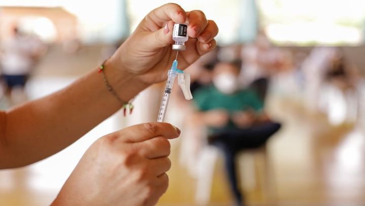 Vacinação contra a Covid-19 está suspensa neste sábado (16) em Manaus