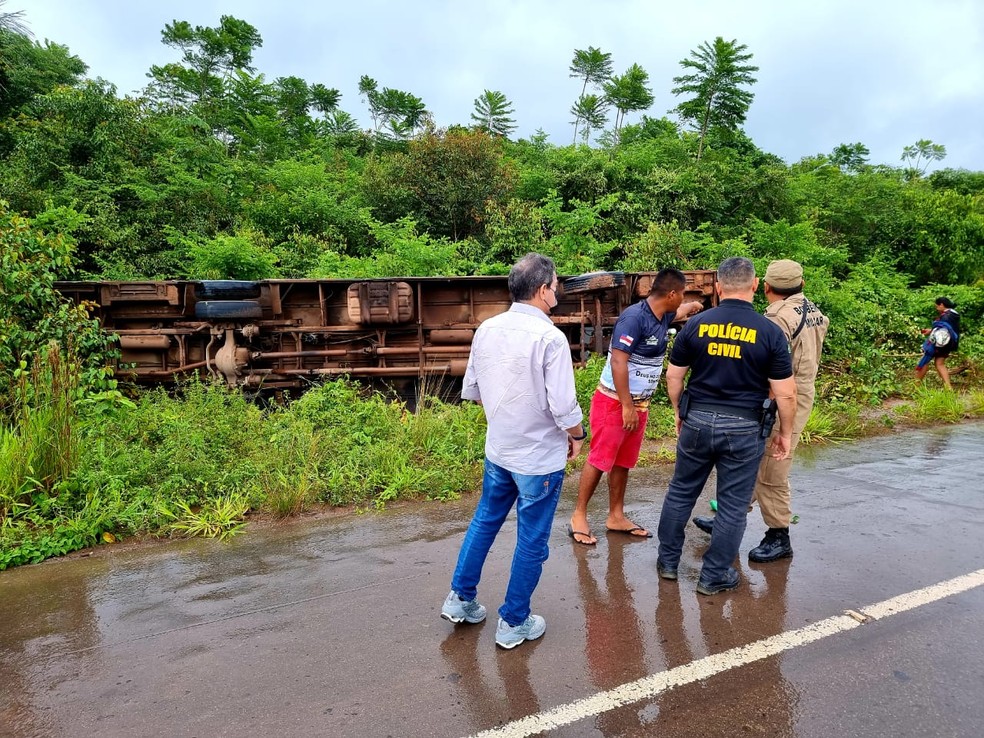 Vítima do acidente de ônibus na rodovia AM-070 continua internada