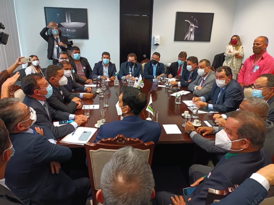 Comitiva de prefeitos do AM se reúne em Brasília para discutir garimpo ilegal no Madeira