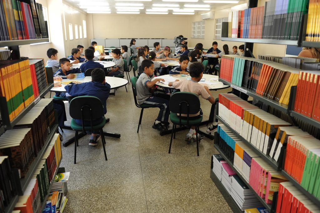 Matrículas para novos alunos da rede pública de ensino começam nesta segunda-feira (17)