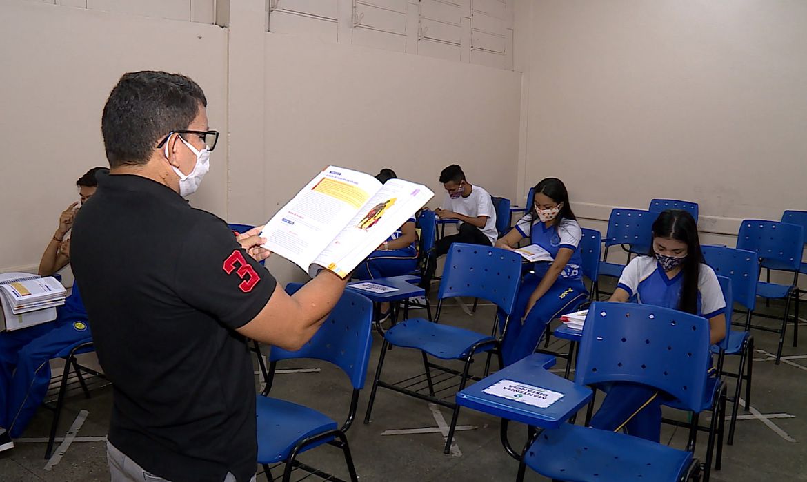 Professores e pesquisadores avaliam como arriscada volta às aulas em meio à retomada da 3ª onda da Covid-19 no AM. Foto: Agência Brasil