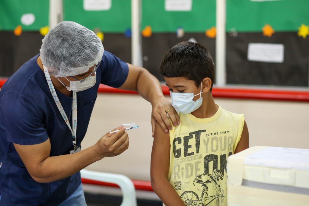 Manaus amplia nesta sexta (4) vacinação contra covid para crianças de 5 anos sem comorbidades