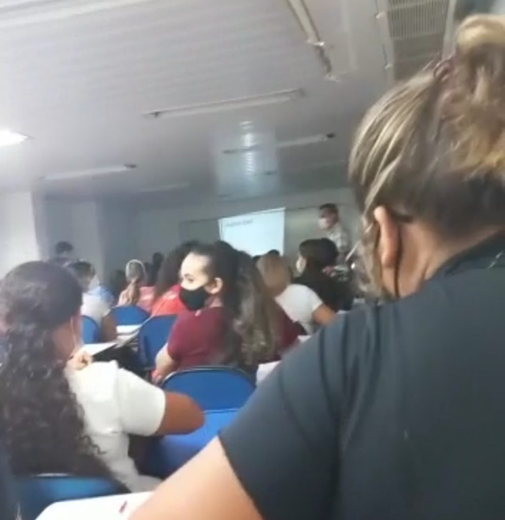 Universitários denunciam aglomerações em salas de instituições de ensino privadas de Manaus