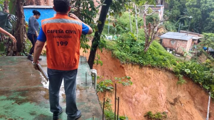 Chuvas acima da média faz dobrar registros de ocorrências em Manaus, aponta Defesa Civil