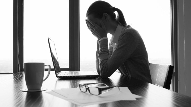 Burnout: "jornada tripla" torna mulheres as principais vítimas da síndrome do esgotamento profissional