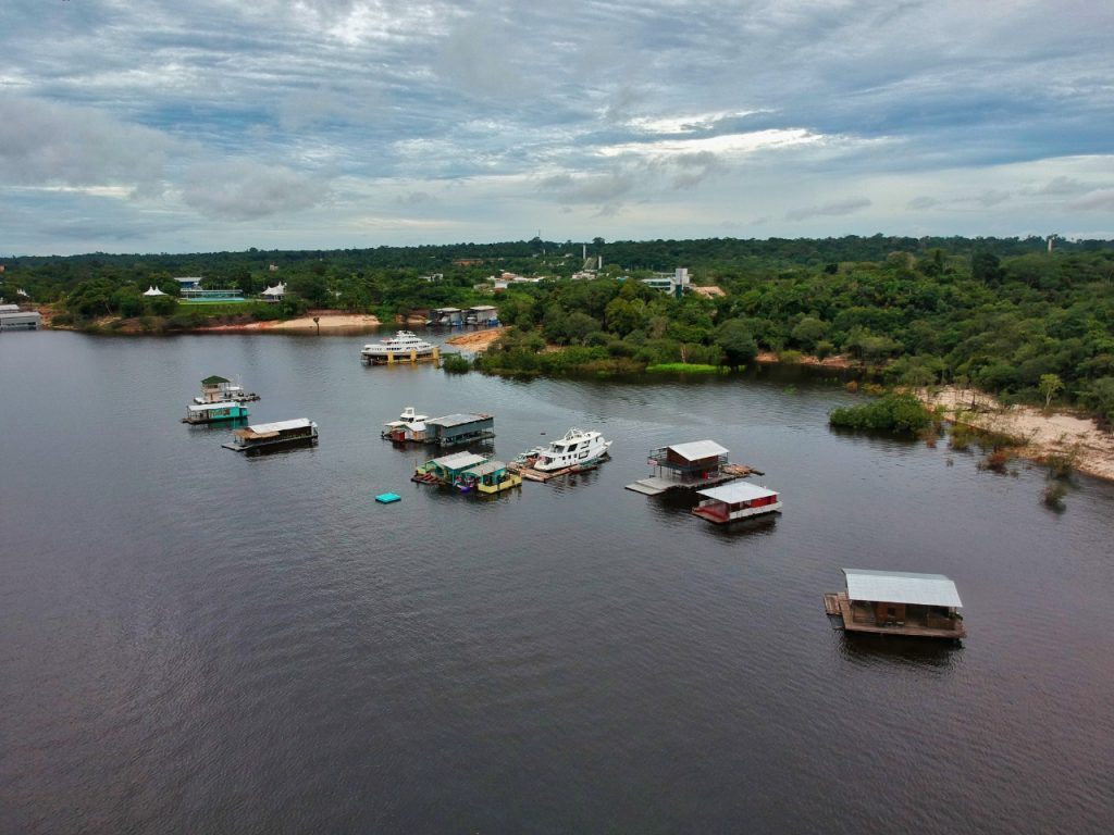 Conselho proíbe emissão de licenças para novos flutuantes no Tarumã-Açu por dois anos