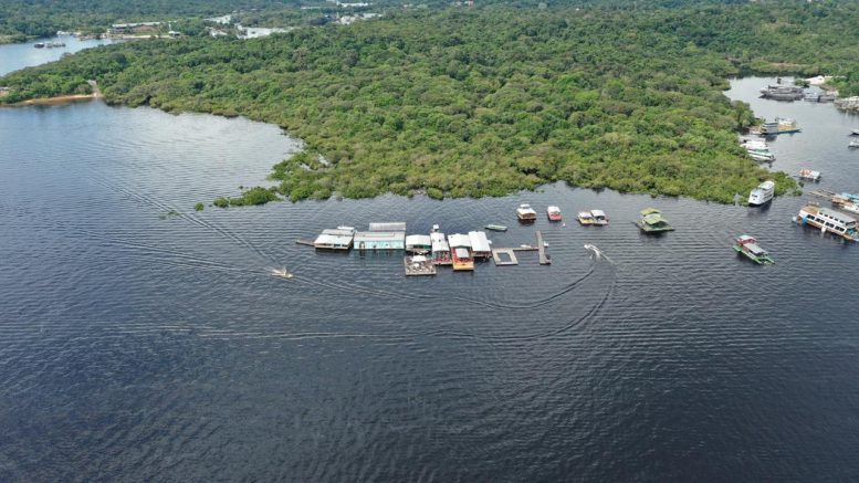 Justiça determina retirada de flutuantes irregulares do Tarumã-açú