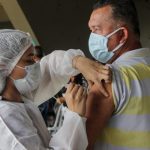 Em meio a aumento de casos, mais de 209 mil ainda não se vacinaram contra covid em Manaus