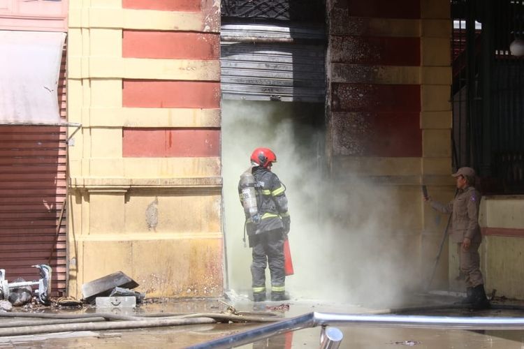 Um mês após incêndio criminoso, Mercadão de Manaus está sem extintores e comerciantes se sentem inseguros