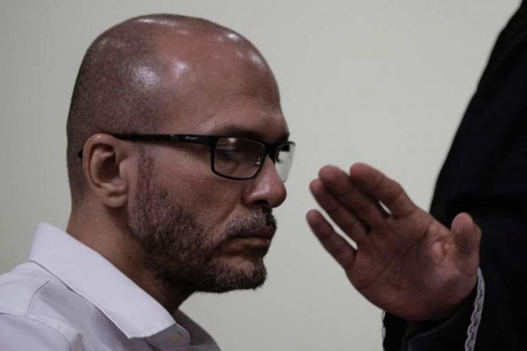 Condenado por matar advogado em briga no Porão do Alemão, delegado é demitido