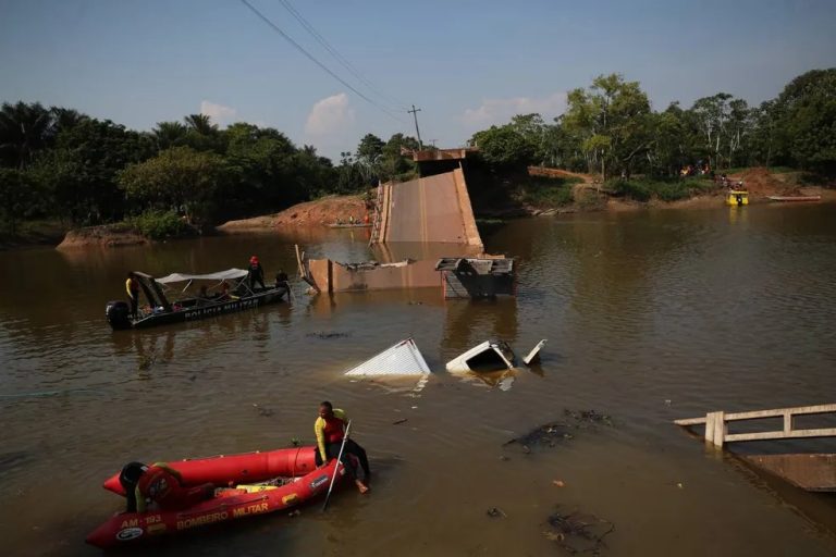 Balsa é enviada ao rio Curuçá e tráfego na BR-319 deve ser retomado neste fim de semana, diz Dnit