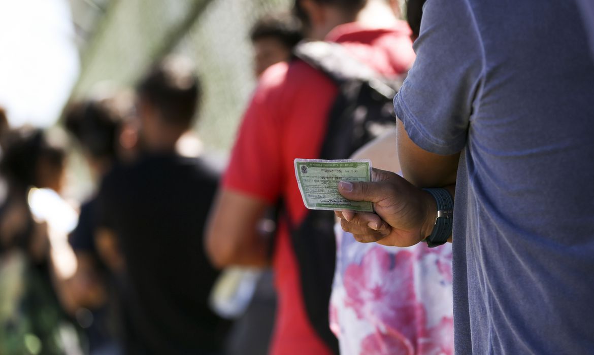 Eleitores e eleitoras em Manaus destacam 2º turno com menos espera nas filas para votar