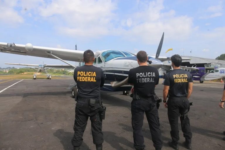PF encontra R$ 81 mil em aeroportos e portos do AM durante operações contra crimes eleitorais