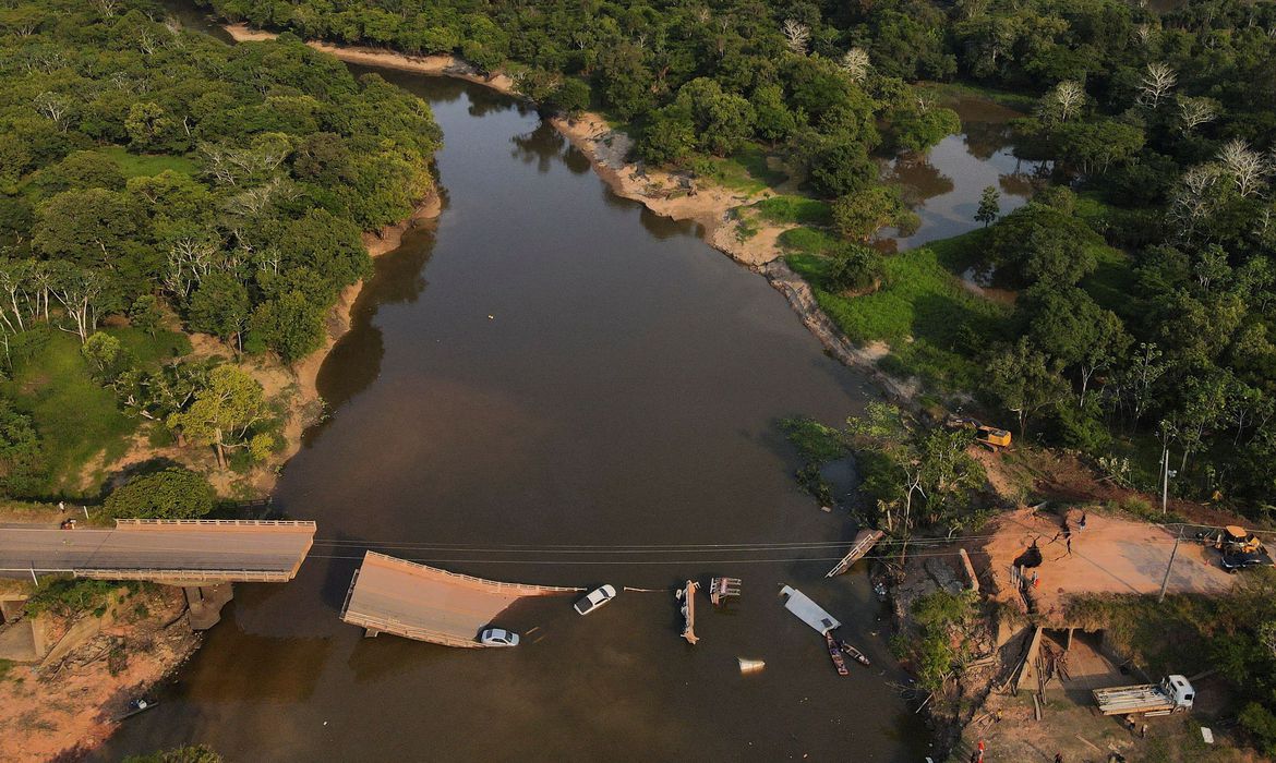 Trecho onde ponte desabou na BR-319 será interditado nesta quinta-feira (5)