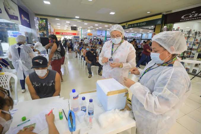 Supermercados de Manaus oferecem vacina contra covid-19 em ação nesta sexta-feira (13) e sábado (14)