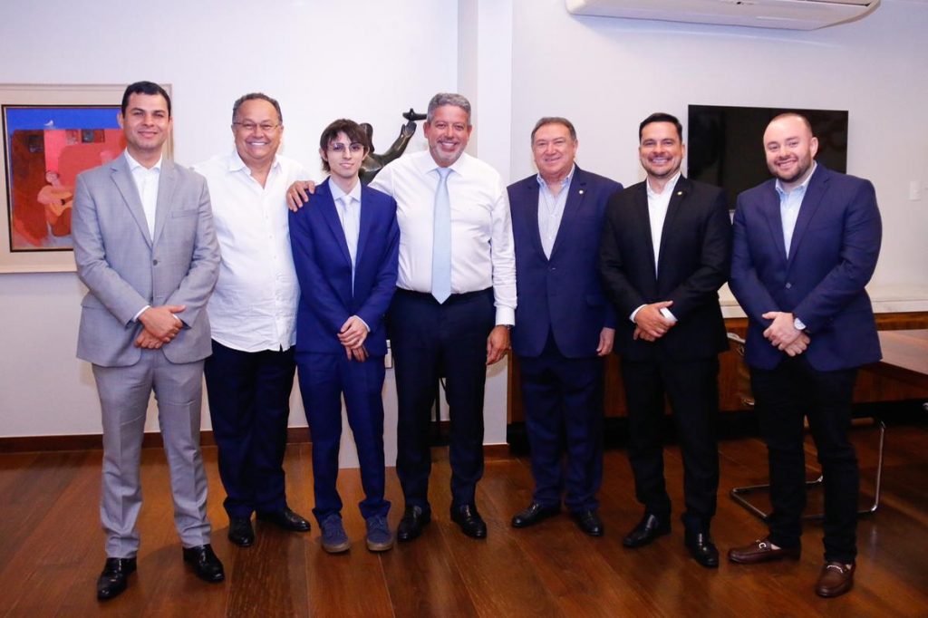 Deputados do AM alinham apoio à reeleição de Arthur Lira na Câmara e recebem compromisso com pautas do Estado