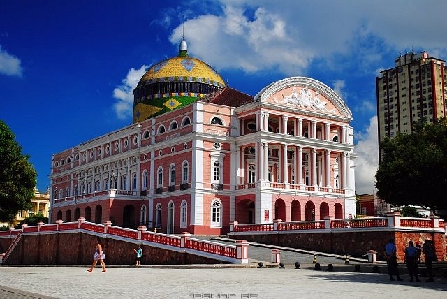 Teatro Amazonas é eleito por site internacional o prédio mais bonito do Brasil