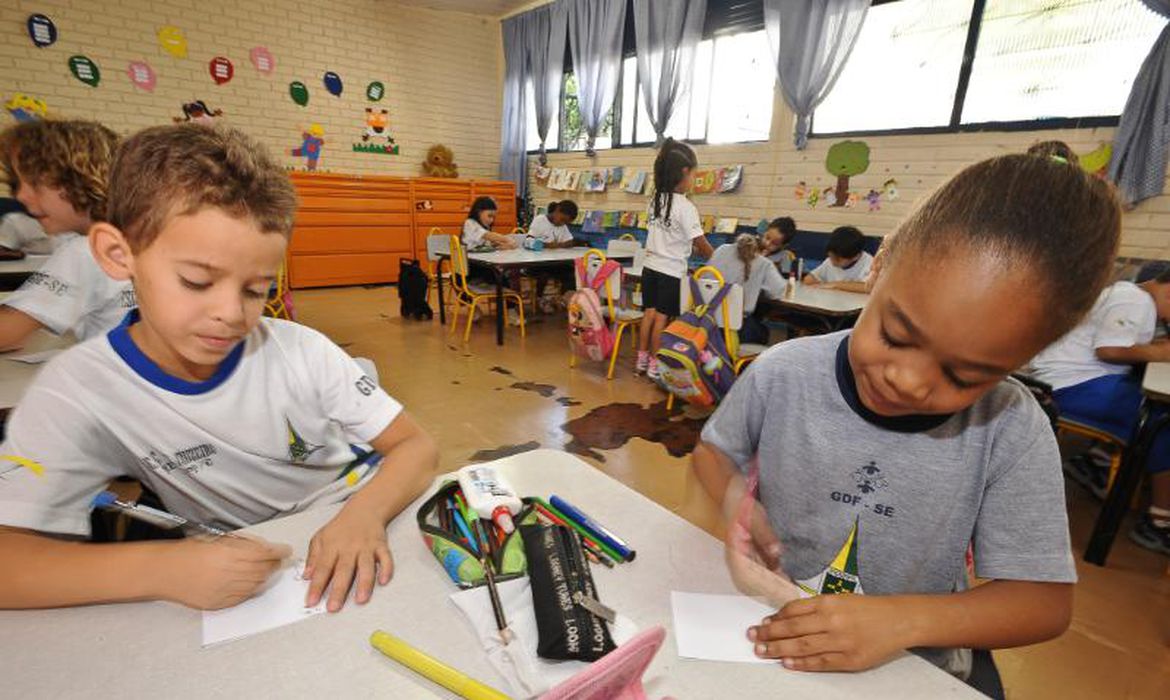 Volta às aulas: apoio de pais ou responsáveis é essencial para adaptação, diz especialista