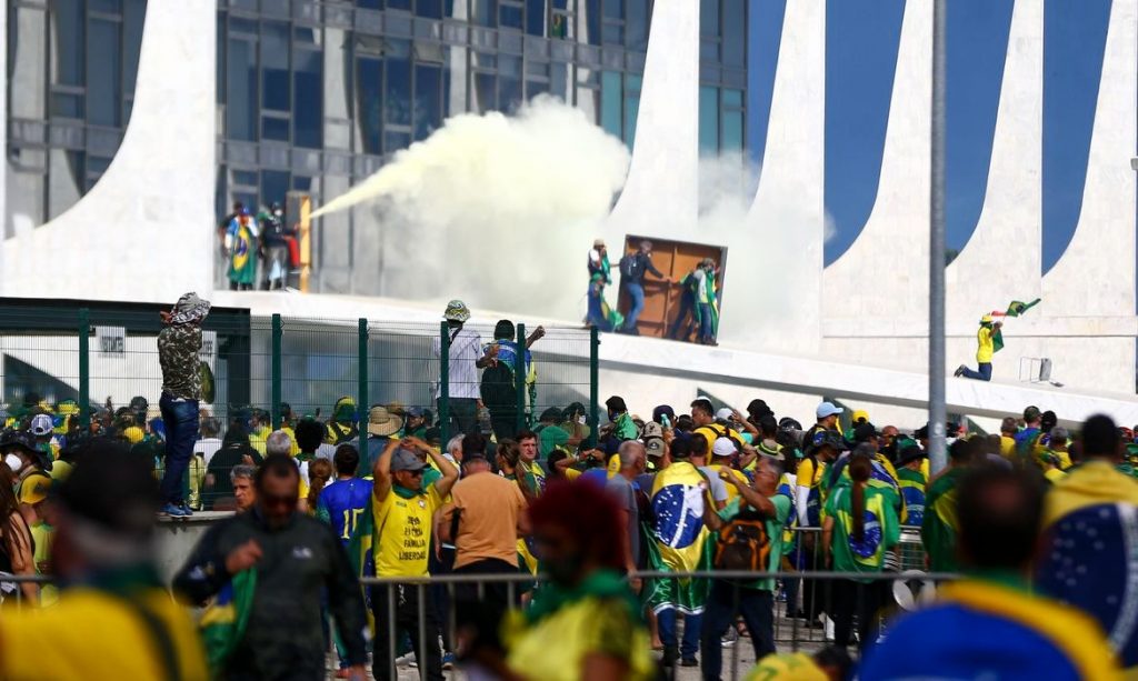 Sete amazonenses seguem presos em Brasília após ato criminoso na praça dos três poderes