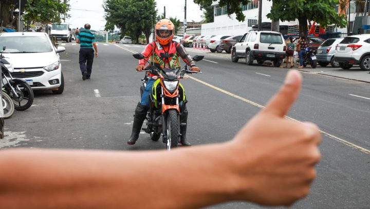 Motociclistas podem transportar passageiros em Manaus enquanto regulamentação do serviço é discutida