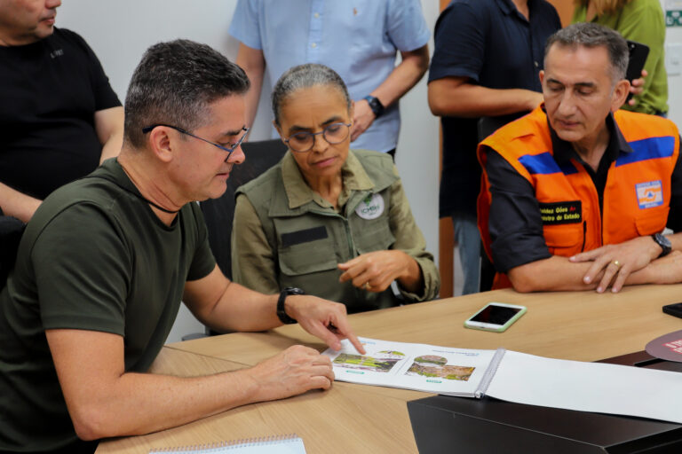 Em Manaus, ministros Waldez Góes e Marina Silva anunciam ajuda às vítimas de desastres causados pela chuva